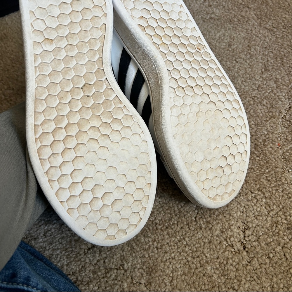 Adidas Women’s Classic Black & White Sneakers Size 7 - Picture 7 of 9